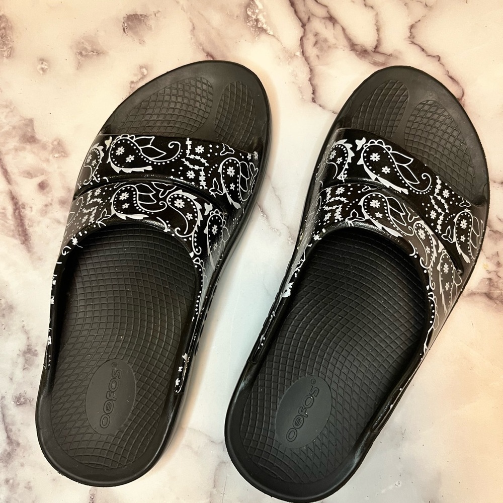 Oofos womens slide sandals